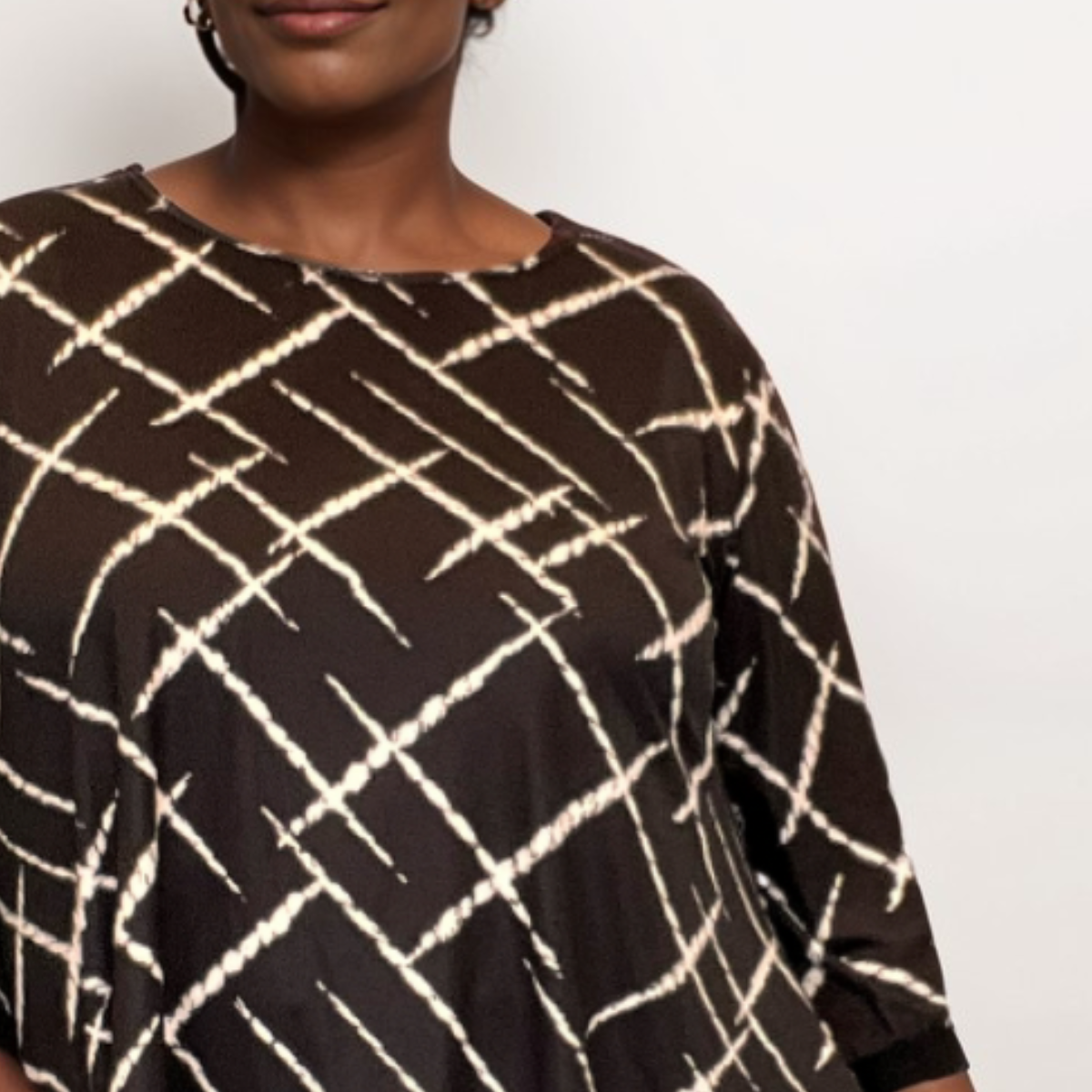 BLACK WHITE LINES 3/4 SLEEVE TOP CHIFFON HANKY HEM