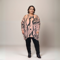 ABSTRACT LONG SLEEVE DIPPED HEM TOP WITH POCKETS