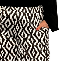 BLACK WHITE DIAMOND PRINT SIDE POCKET PALAZZO TROUSERS