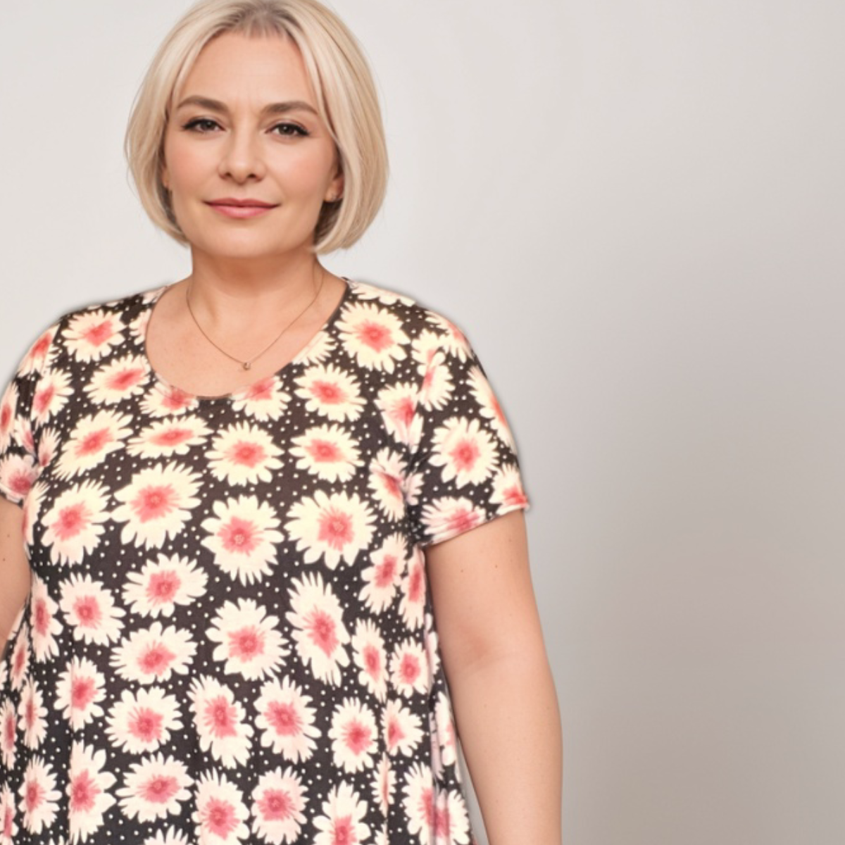 Daisy Print Short-Sleeve Swing Top with Hanky Hem