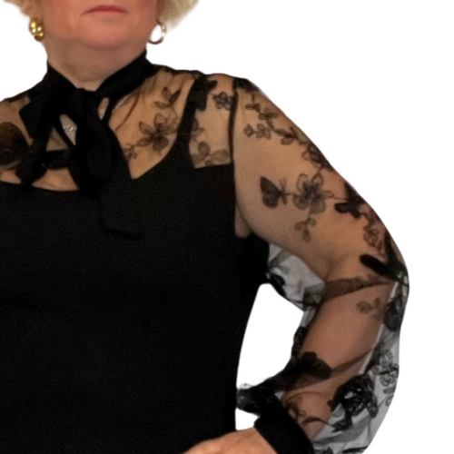 BLACK FITTED TIE BOW DRESS WITH LACE NECKLINE AND SLEEVES