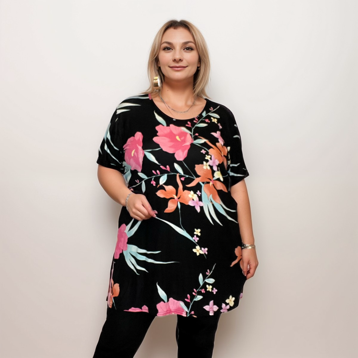 BLACK TROPICAL LONG LENGTH SHORT SLEEVE T-SHIRT