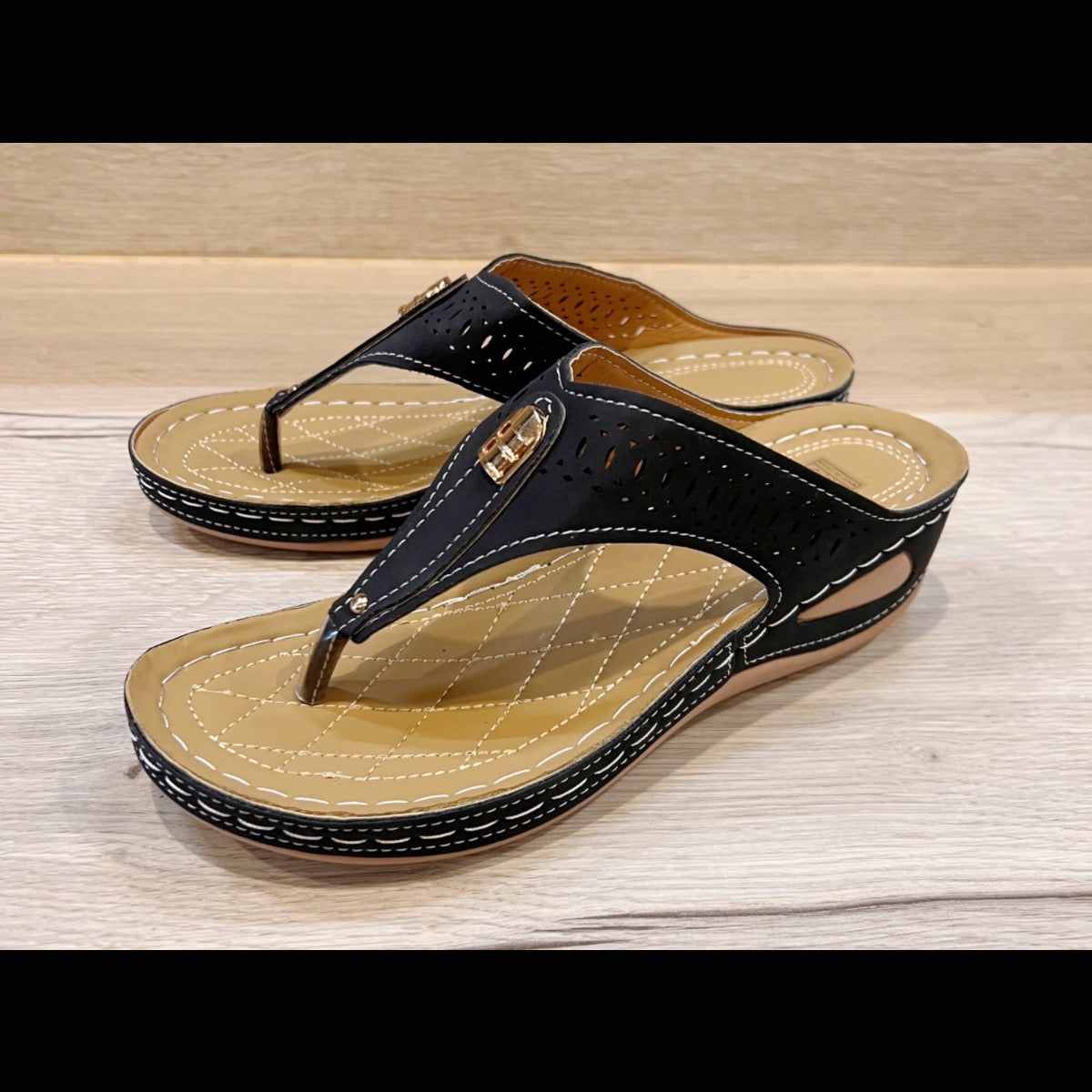 BLACK GOLD LOW WEDGE LIGHTWEIGHT SANDALS WITH TOE POST