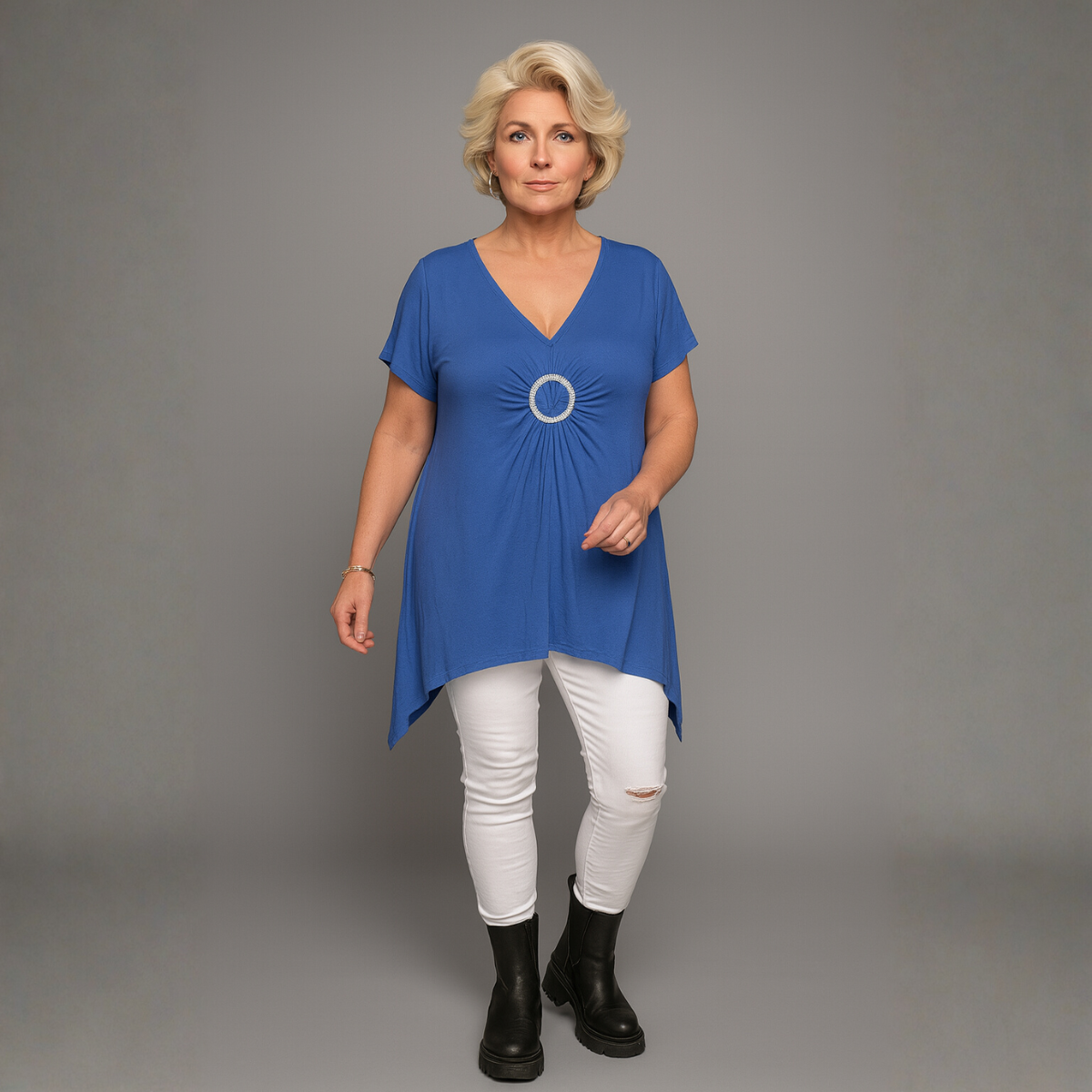 Hanky Hem Short Sleeve V‑Neck Top with Circle Brooch