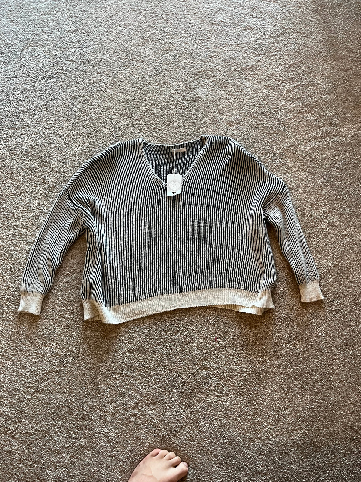 Small knit-jumper-V neck with coloured alternative stripe