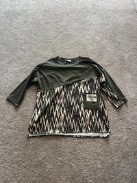 lon top with zig zag pattern on bottom half