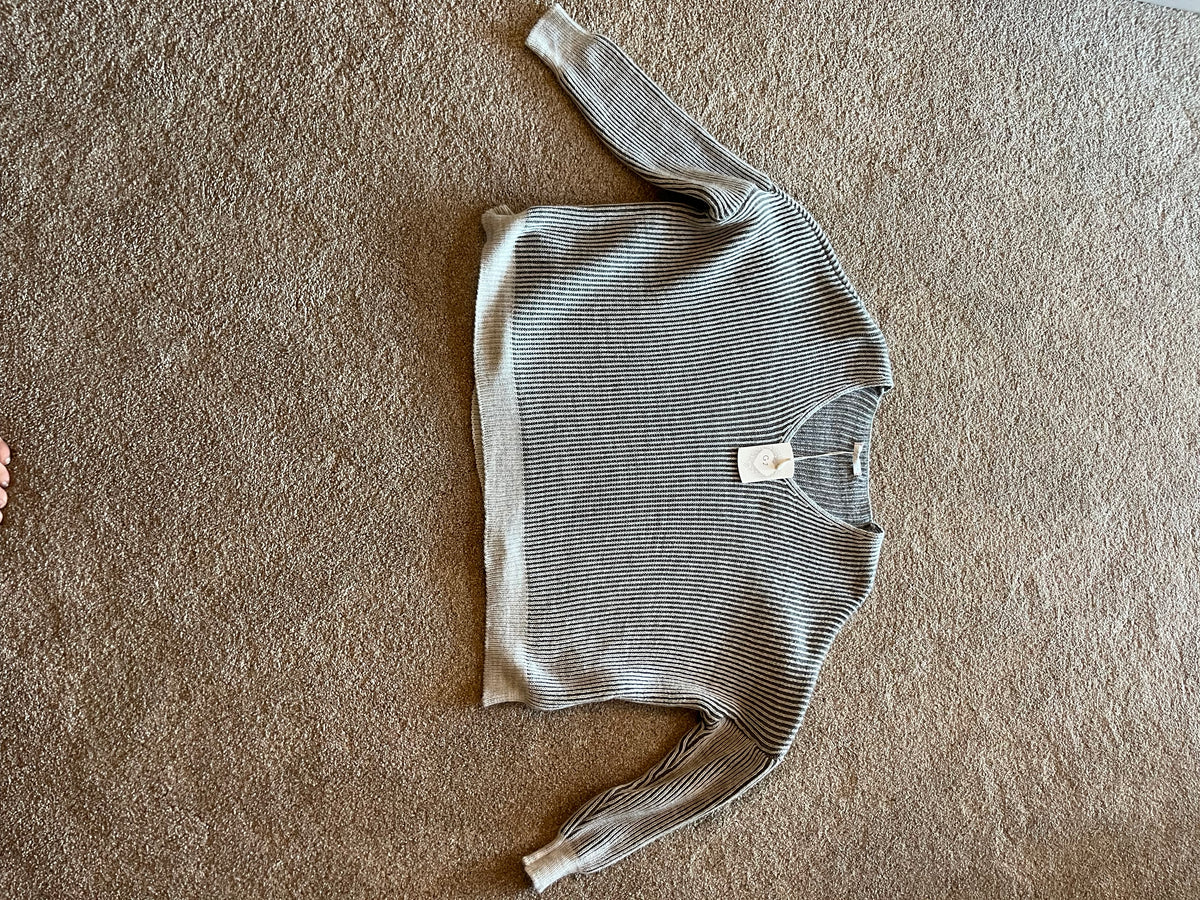Small knit-jumper-V neck with coloured alternative stripe