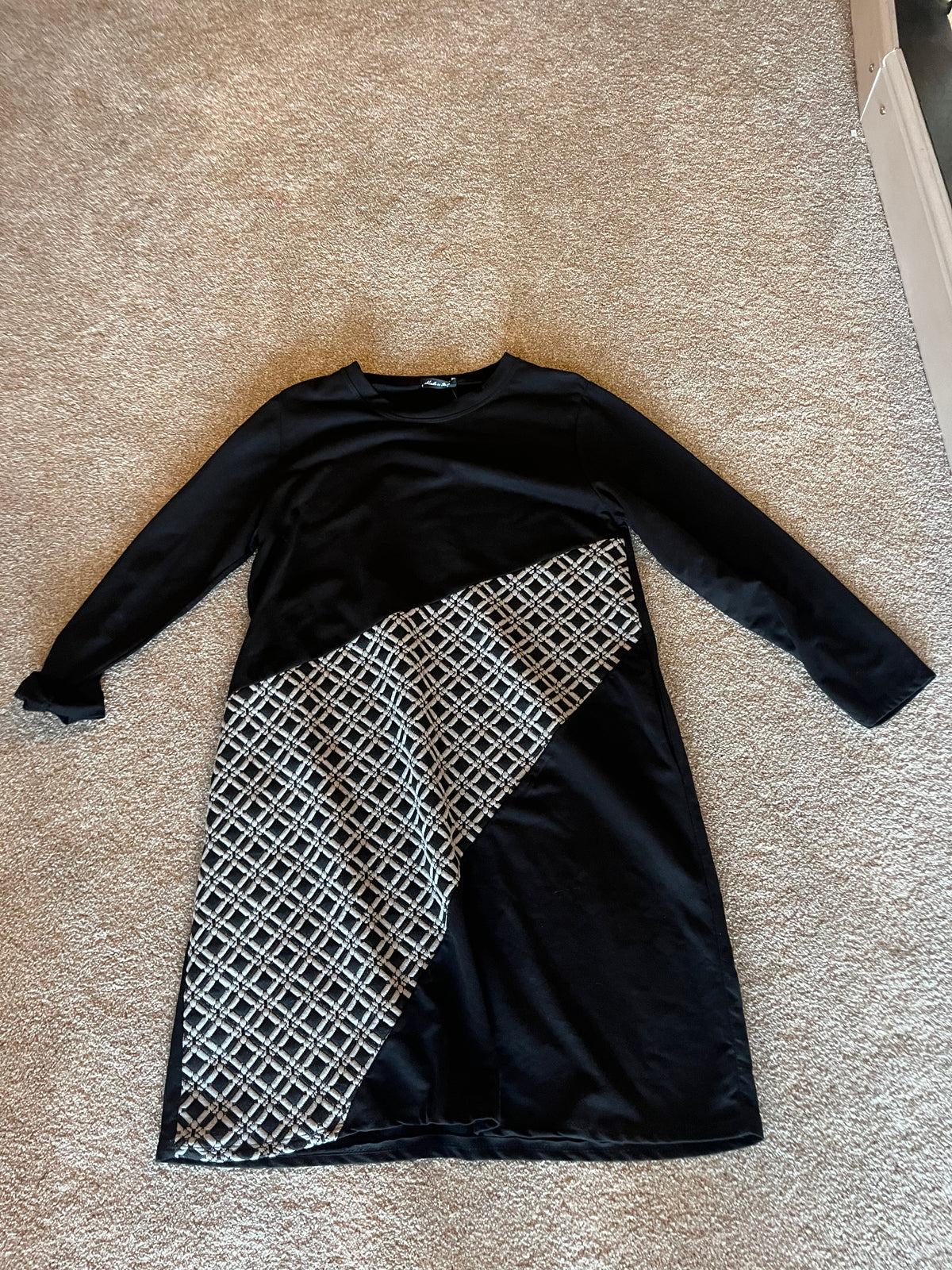 grey/black pattern dress