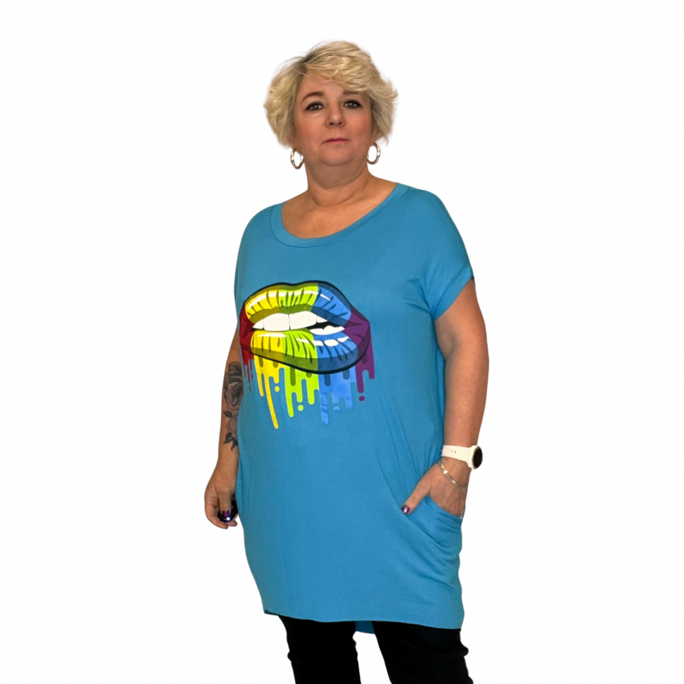 ROCKTHOSECURVES LONG DIPPED HEM TOP RAINBOW LIPS AND SIDE POCKETSTurquoise / UK 12-14