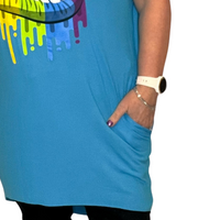 LONG DIPPED HEM TOP RAINBOW LIPS AND SIDE POCKETS