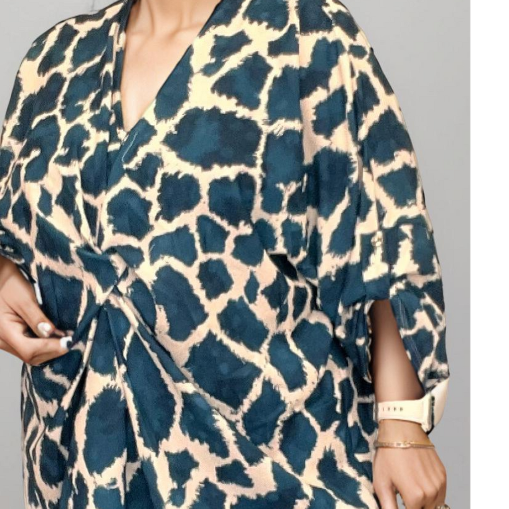 ROCKTHOSECURVES GIRAFFE PRINT V NECK KNOT FRONT LOOSE FITTING BLOUSE