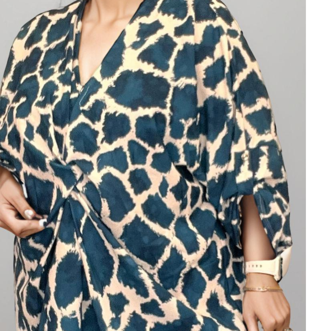 ROCKTHOSECURVES GIRAFFE PRINT V NECK KNOT FRONT LOOSE FITTING BLOUSE