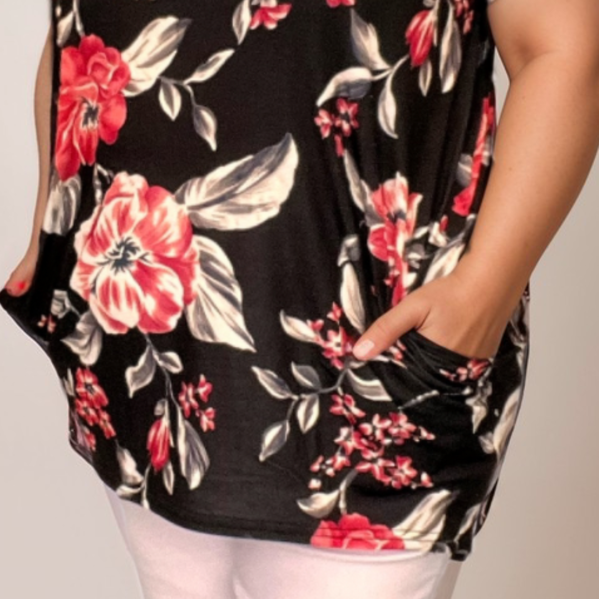 BLACK RED FLORAL DIPPED HEM CAP SLEEVE T-SHIRT WITH POCKETS