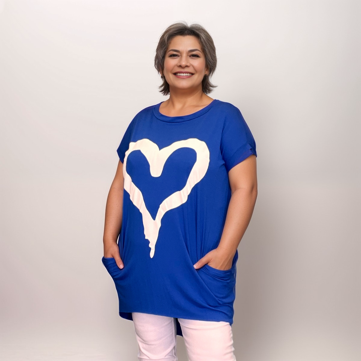 ROCKTHOSECURVES CAP SLEEVE DIPPED HEM T-SHIRT WITH HEART