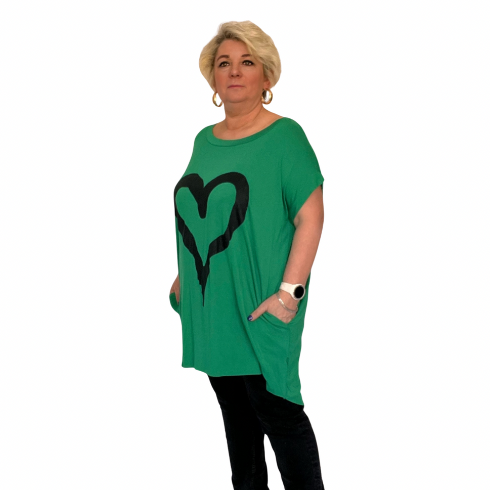 ROCKTHOSECURVES CAP SLEEVE DIPPED HEM T-SHIRT WITH HEARTGreen / UK 12-14