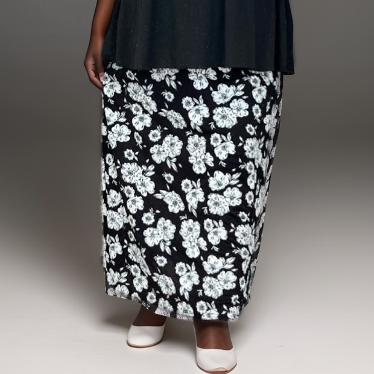 BLACK WHITE LARGE FLOWERS ELASTIC WAIST MAXI SKIRT