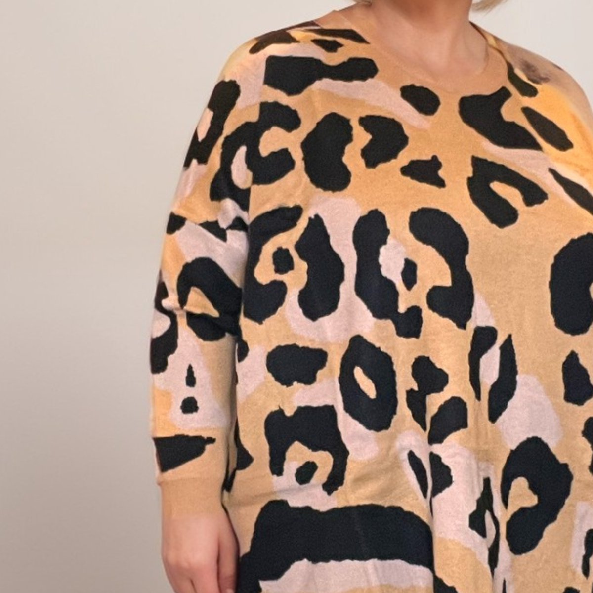 ANIMAL PRINT LONG LENGTH JUMPER