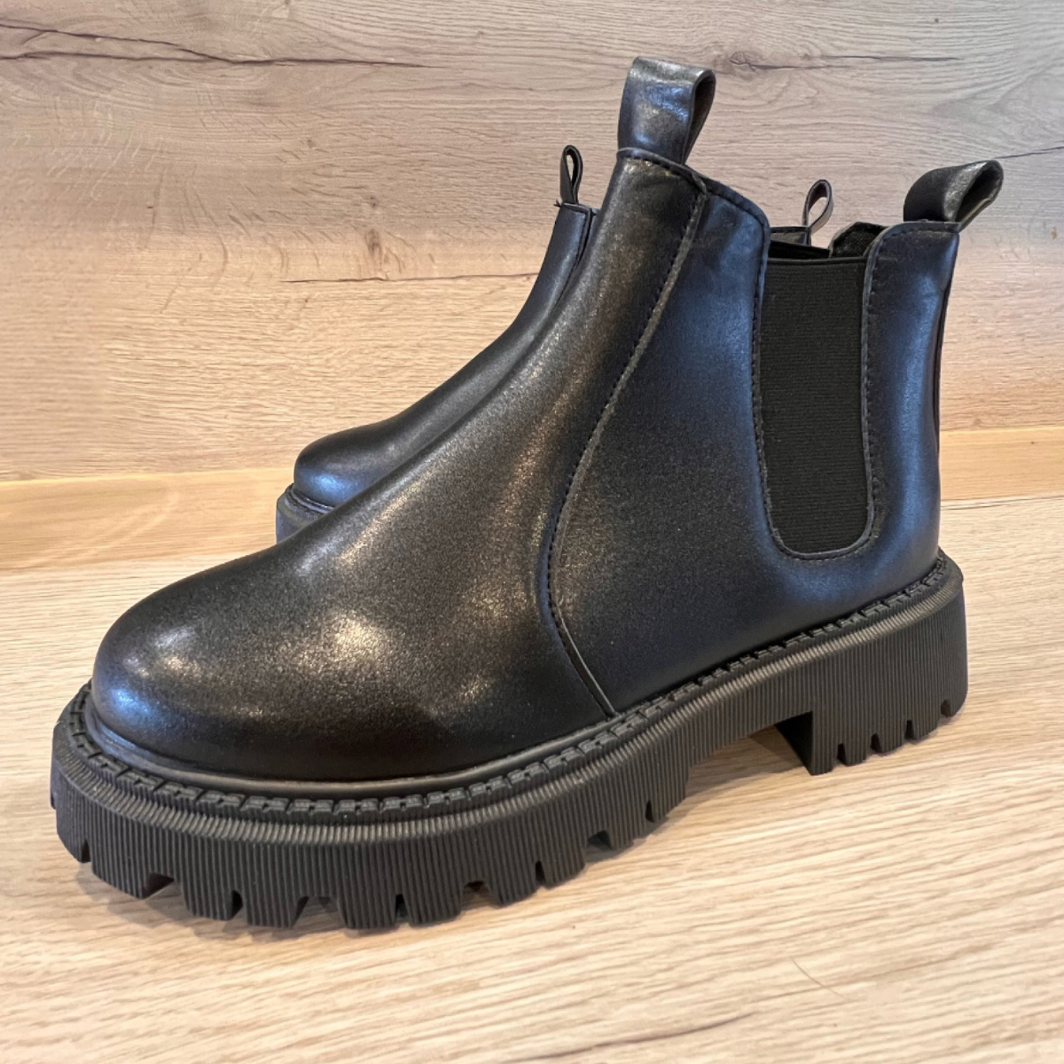 BLACK FAUX LEATHER CHUNKY ANKLE BOOTS FLAT CHELSEA BOOTS
