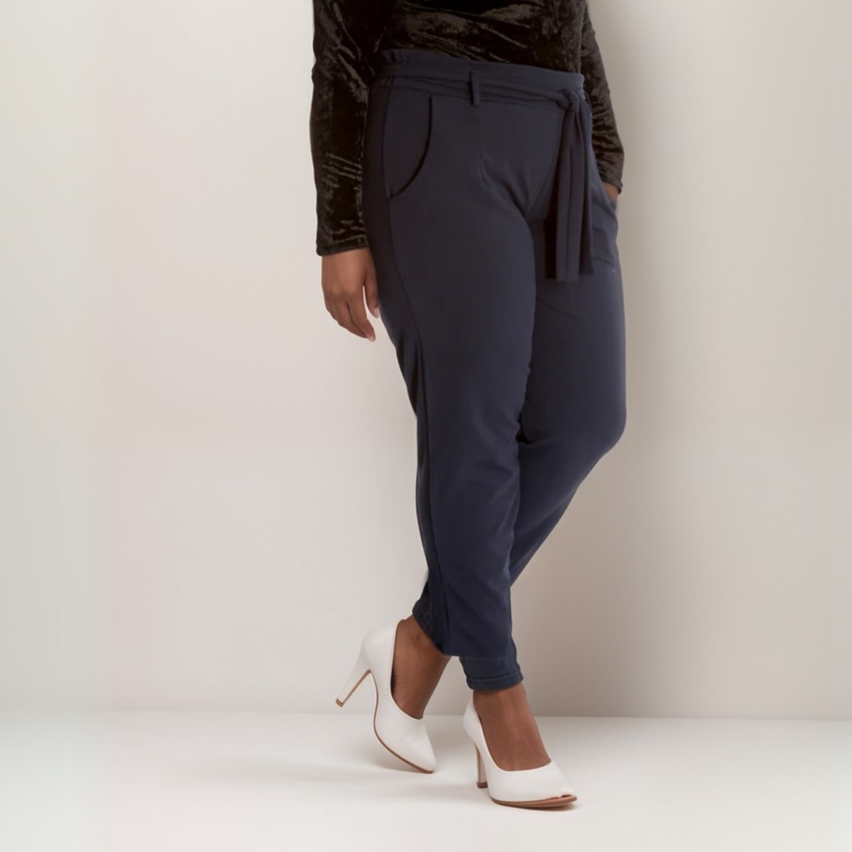 HIGH WAIST SIDE POCKET TROUSERS WITH TIE BELT