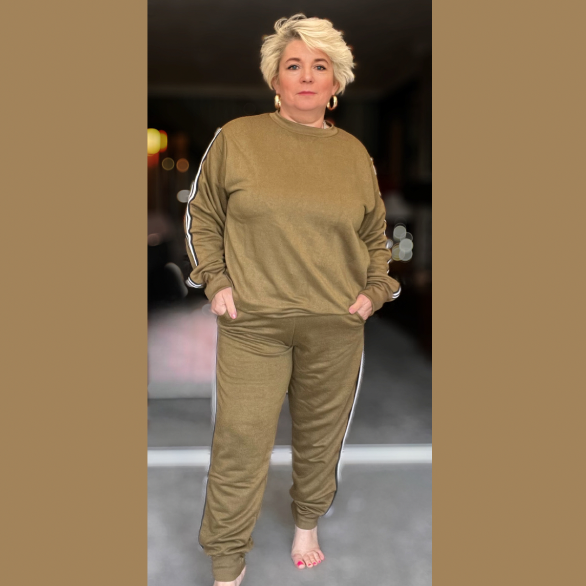 SOFT STRETCHY TRACKSUIT WITH SIDE POCKETS AND STRIPES