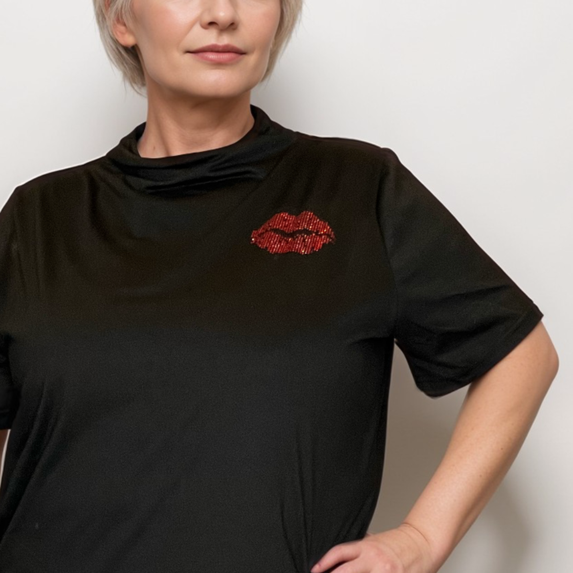 TURTLE NECK T-SHIRT WITH STUDDED LIPS