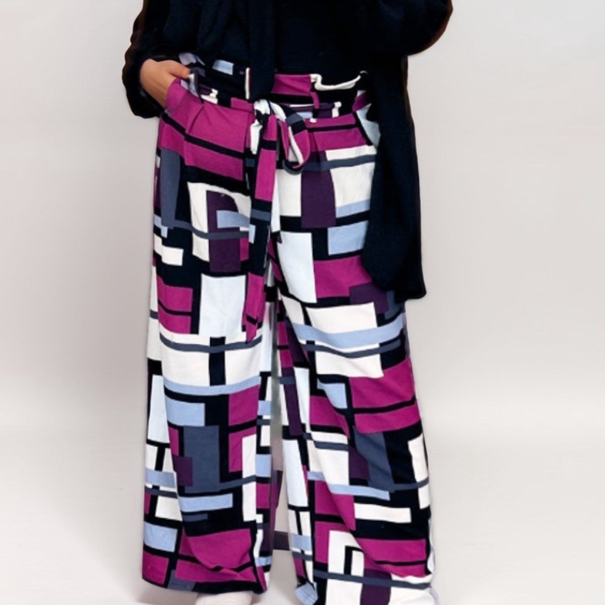 MAGENTA GEO PRINT PALAZZO TROUSERS WITH BELT