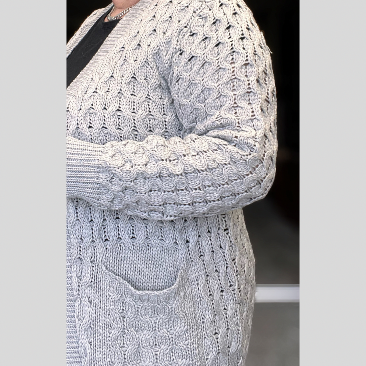 LONG CABLE KNITTED OPEN FRONT CARDIGAN WITH POCKETS