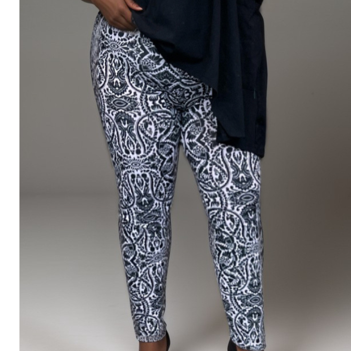 BLACK WHITE PAISLEY LEGGINGS