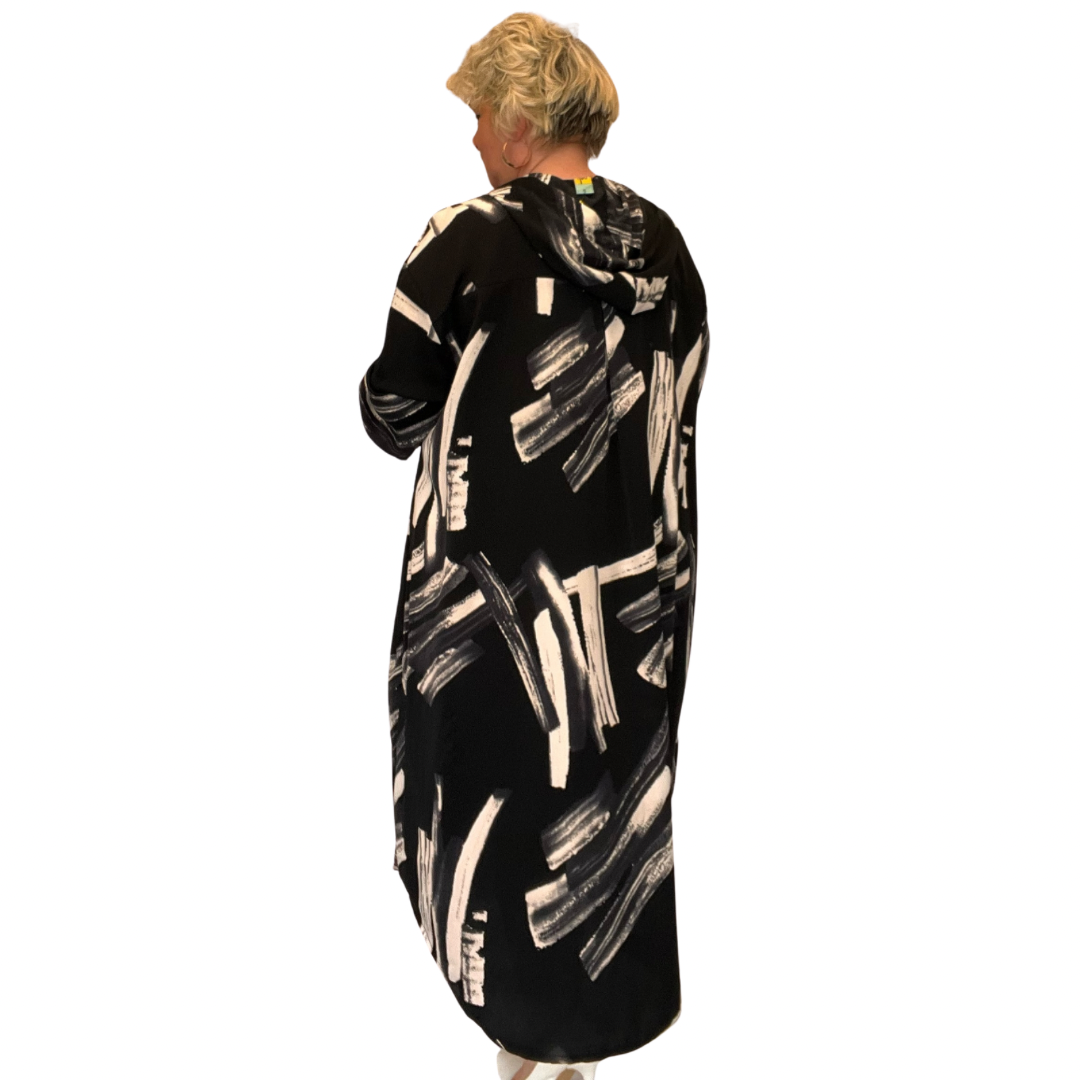 BLACK WHITE BRUSH STROKE SHIRT DRESS WITH HOOD