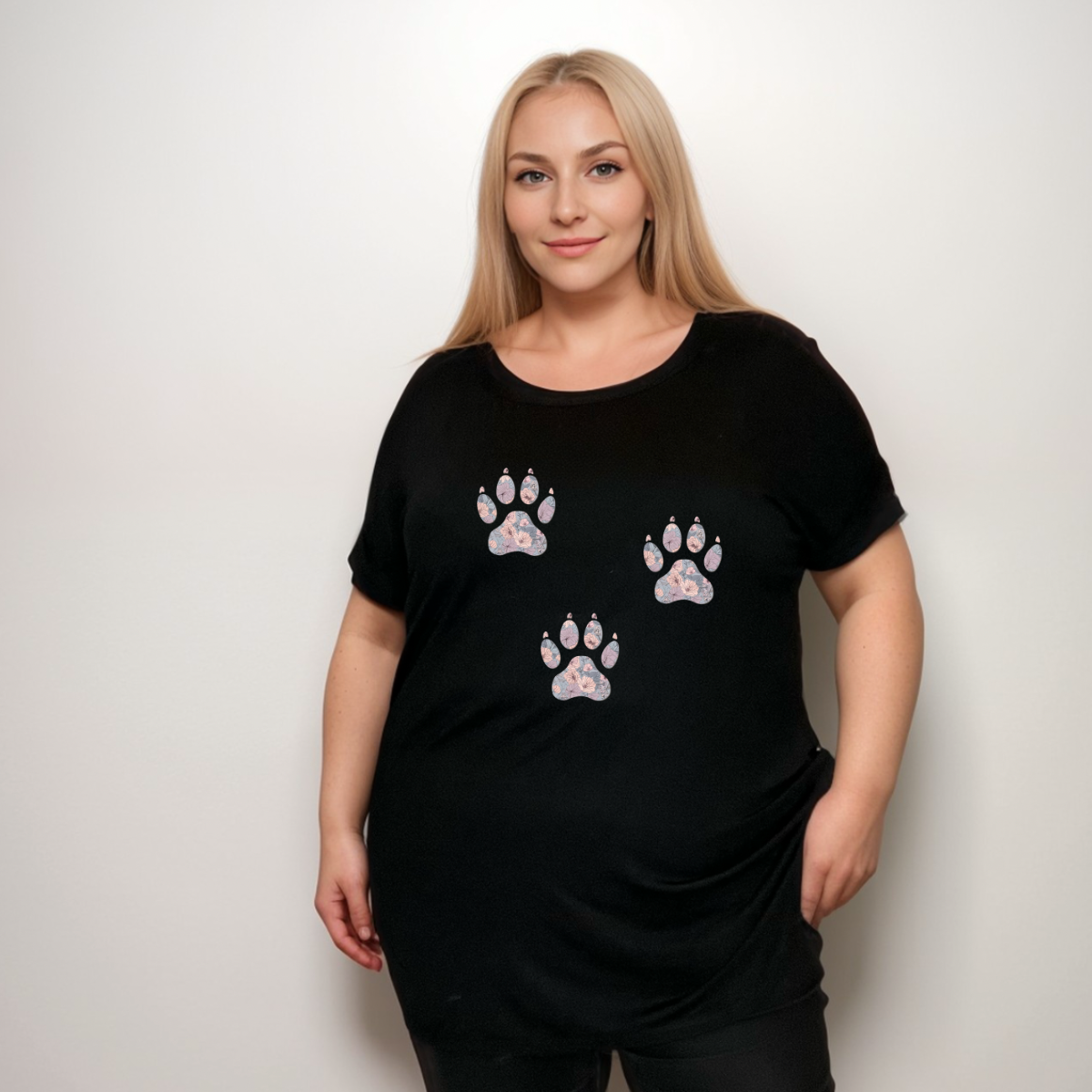 3 FLORAL PAW PRINT DIPPED HEM T-SHIRT