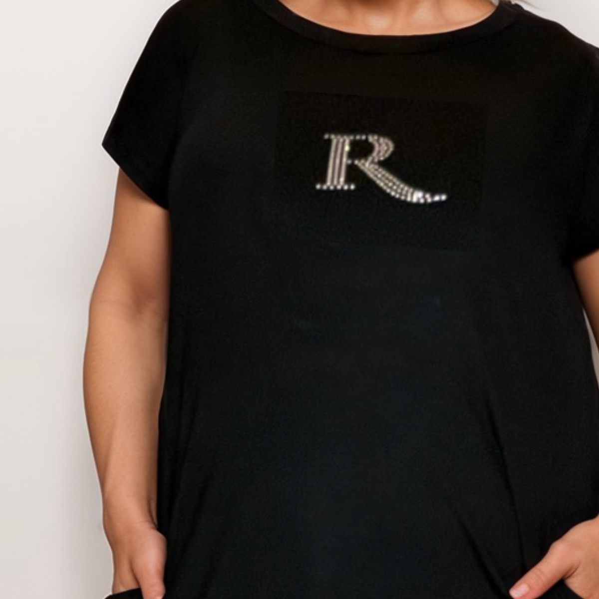 LONG DIPPED HEM POCKET T-SHIRT WITH DIAMANTE R