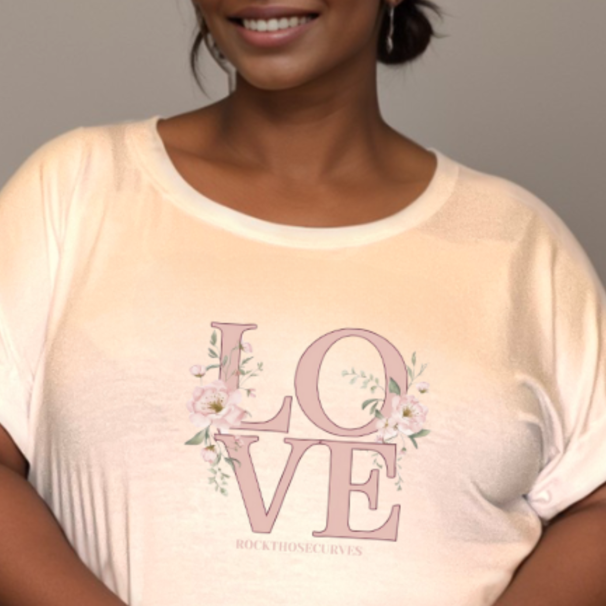 FLORAL LOVE LOGO DIPPED HEM T-SHIRT