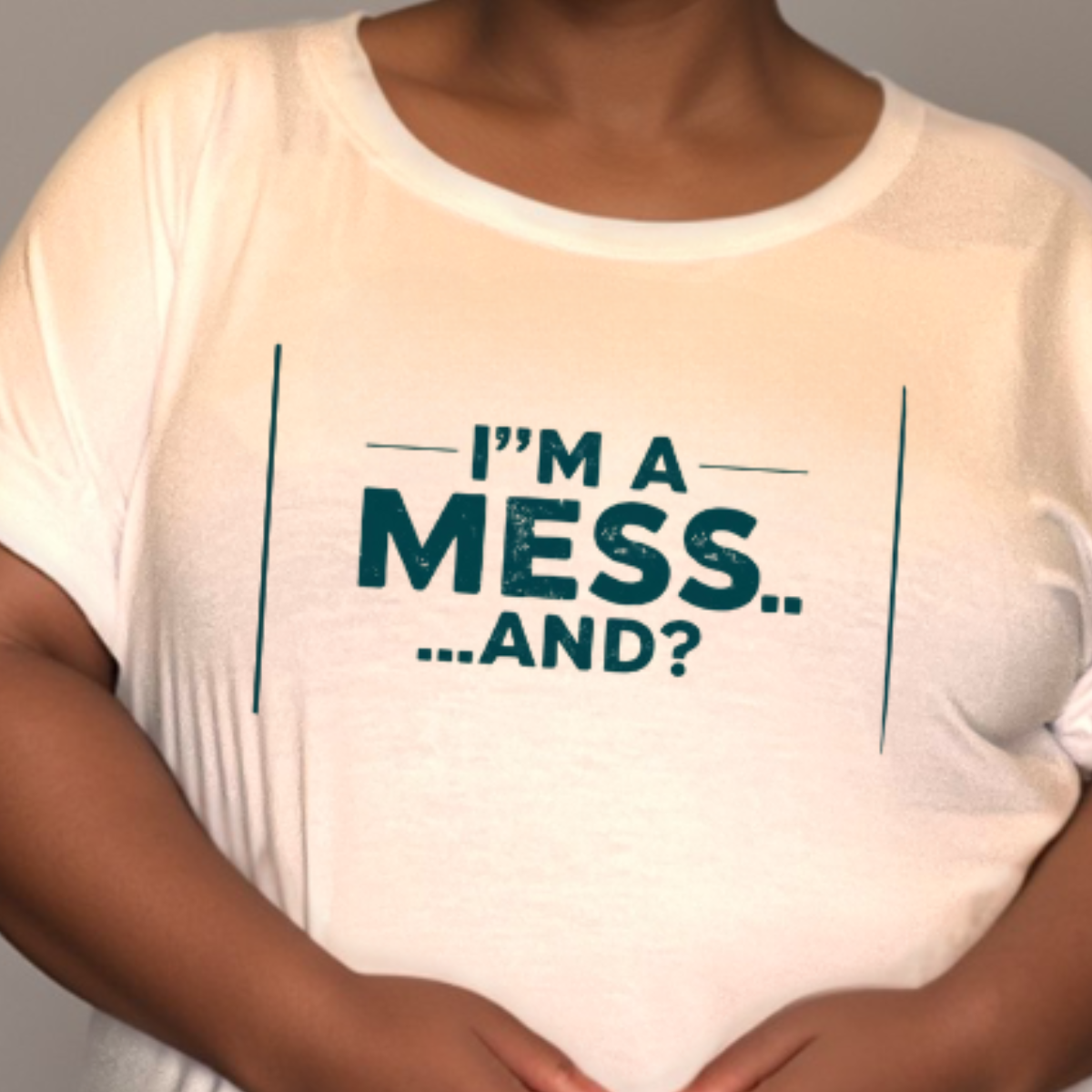 I'M A MESS DIPPED HEM T-SHIRT