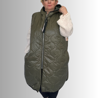 SLEEVELESS QUILTED COAT WITH HOOD JERKIN / GILET