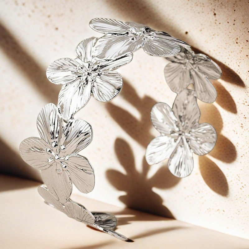 SILVER FLOWER BANGLE / BRACELET