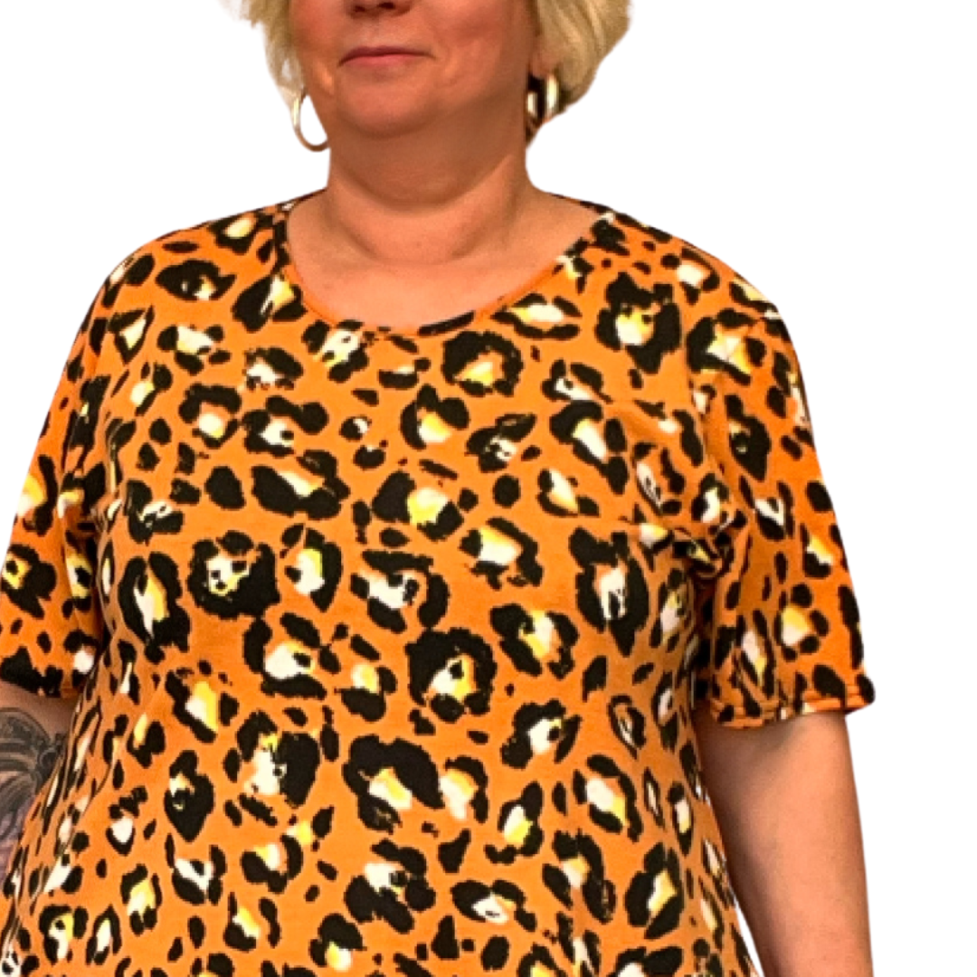 ROCKTHOSECURVES BRIGHT ORANGE LEOPARD SHORT SLEEVE SWING TOP