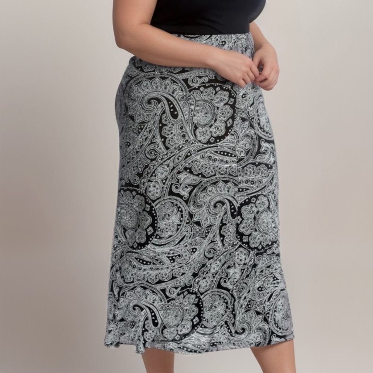 BLACK WHITE PAISLEY MAXI SKIRT