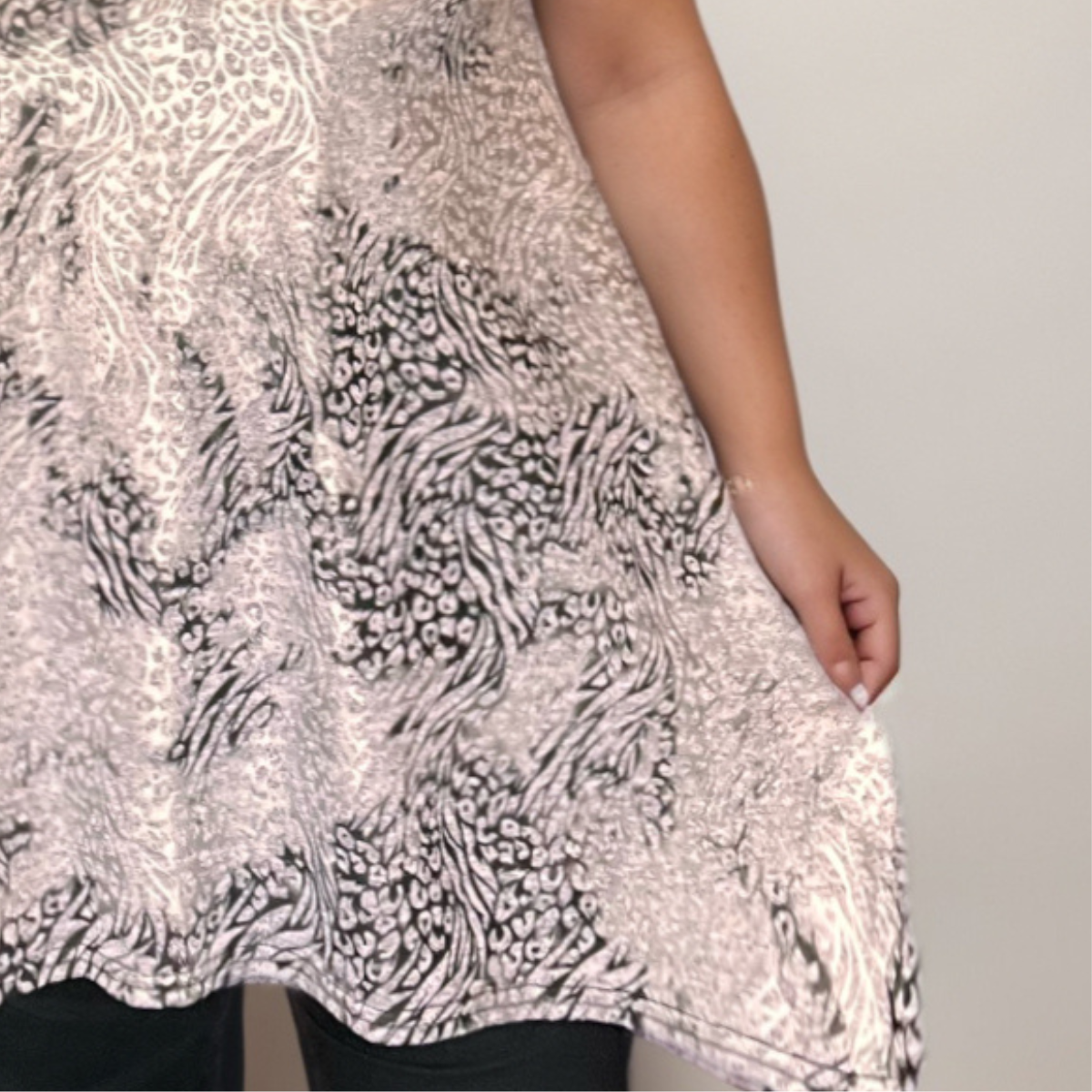 Plus‑Size Grey & Silver Short Sleeve Hanky Hem Swing Top