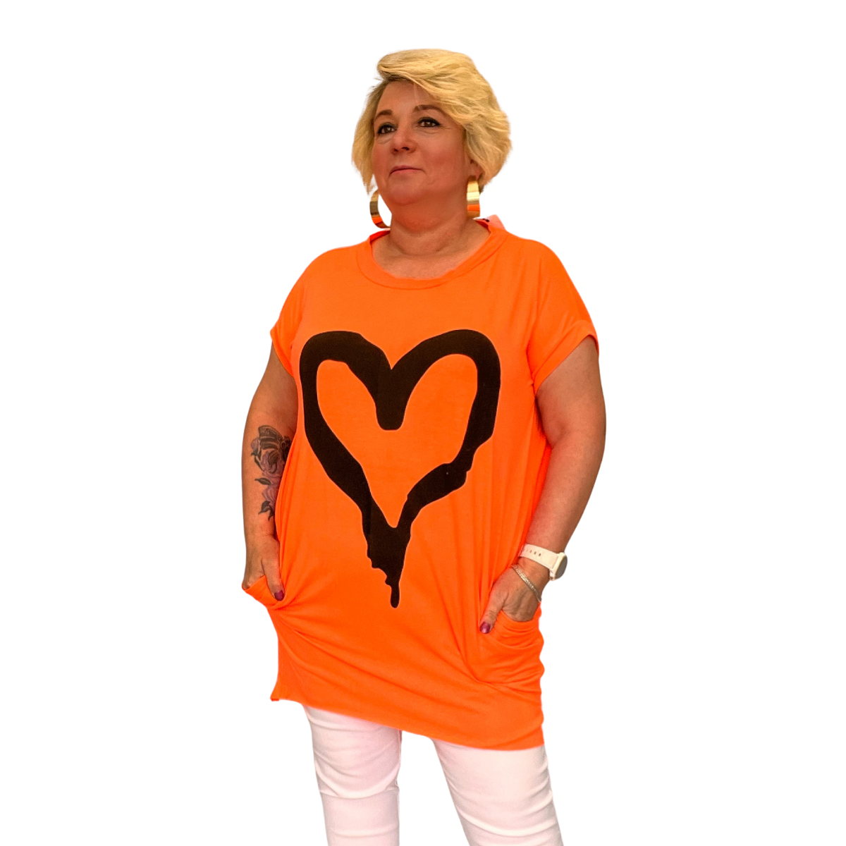 ROCKTHOSECURVES CAP SLEEVE DIPPED HEM T-SHIRT WITH HEART