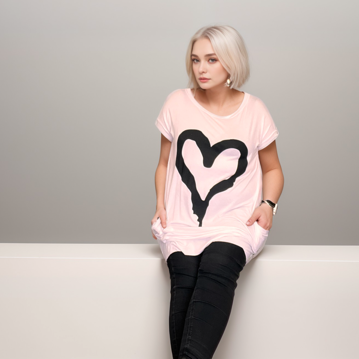 CAP SLEEVE DIPPED HEM T-SHIRT WITH HEART