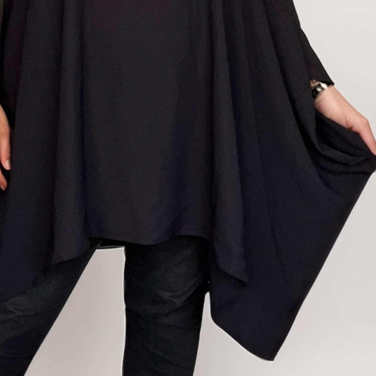 ROCKTHOSECURVES BLACK HANKY HEM KAFTAN BLOUSE WITH SEQUIN NECK