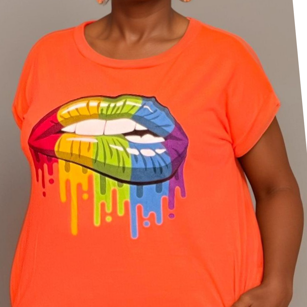 ROCKTHOSECURVES LONG DIPPED HEM TOP RAINBOW LIPS AND SIDE POCKETS
