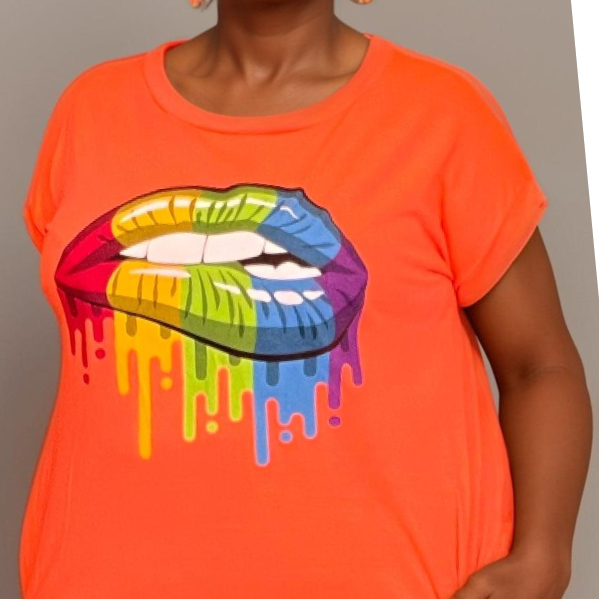 ROCKTHOSECURVES LONG DIPPED HEM TOP RAINBOW LIPS AND SIDE POCKETS