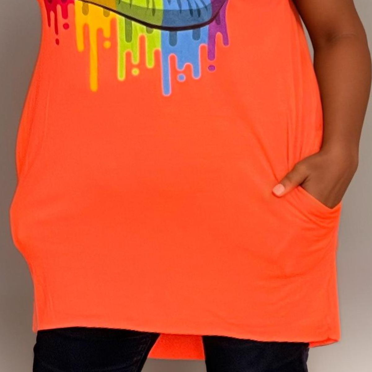 ROCKTHOSECURVES LONG DIPPED HEM TOP RAINBOW LIPS AND SIDE POCKETS