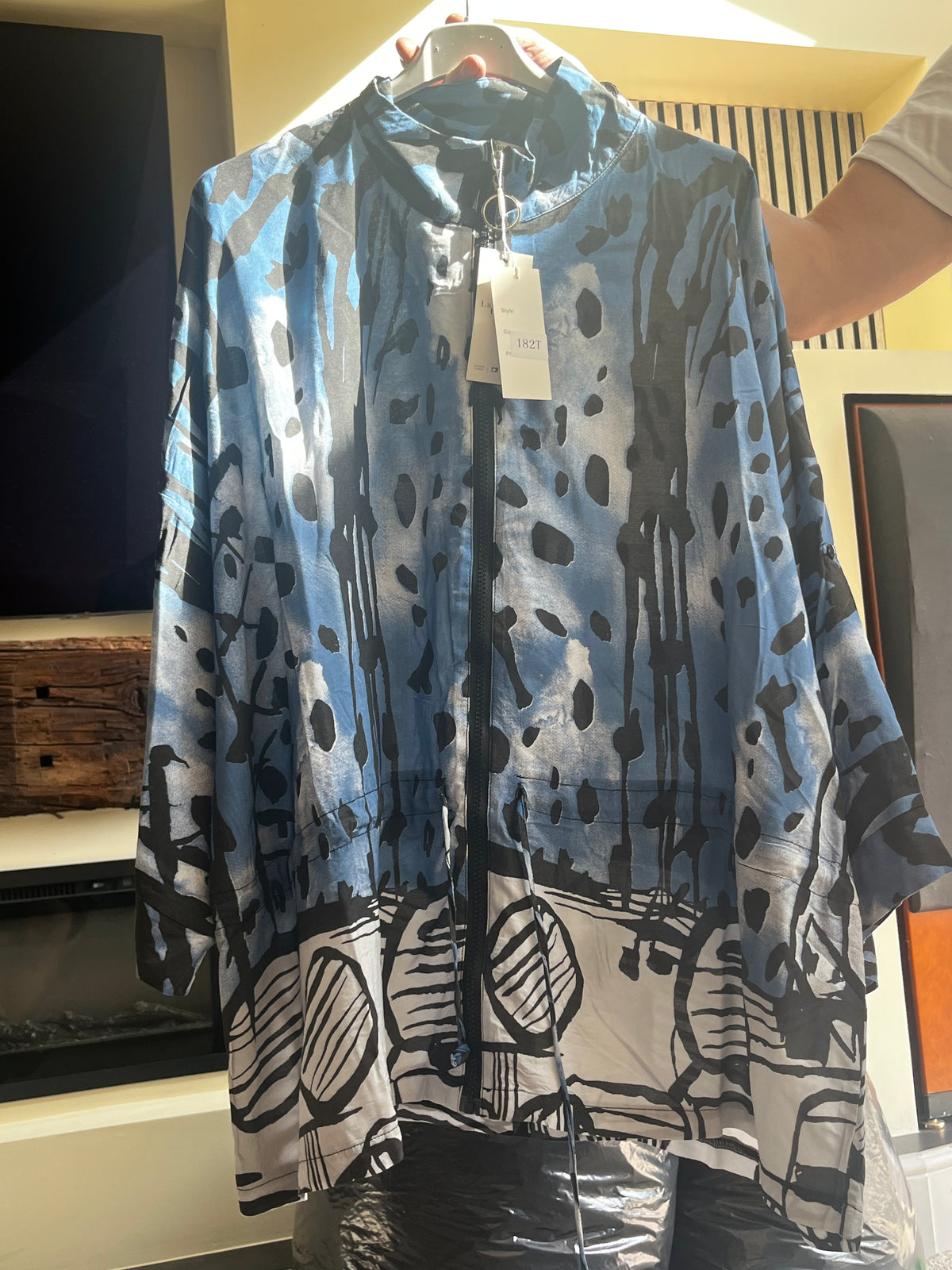 blue to white jacket (182T)
