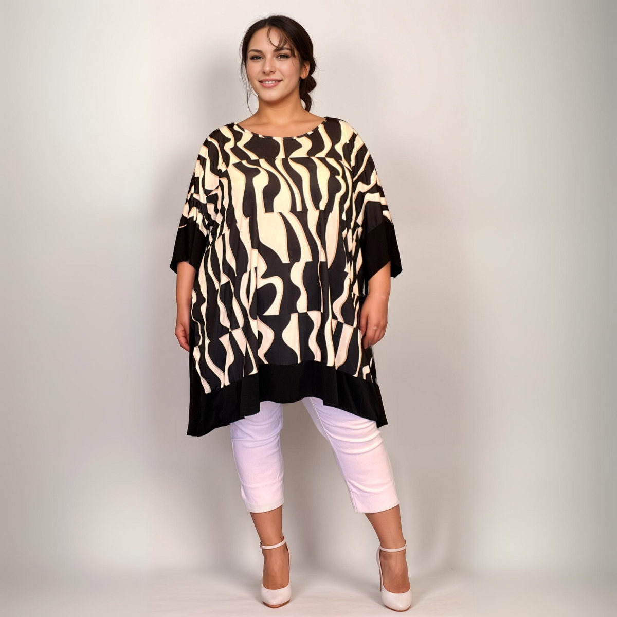 ROCKTHOSECURVES OVERSIZED SOFT STRETCHY ABSTRACT KAFTAN WITH PANEL EDGING