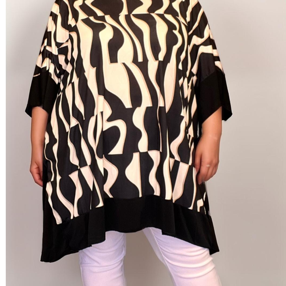 OVERSIZED SOFT STRETCHY KAFTAN WITH PANEL EDGING