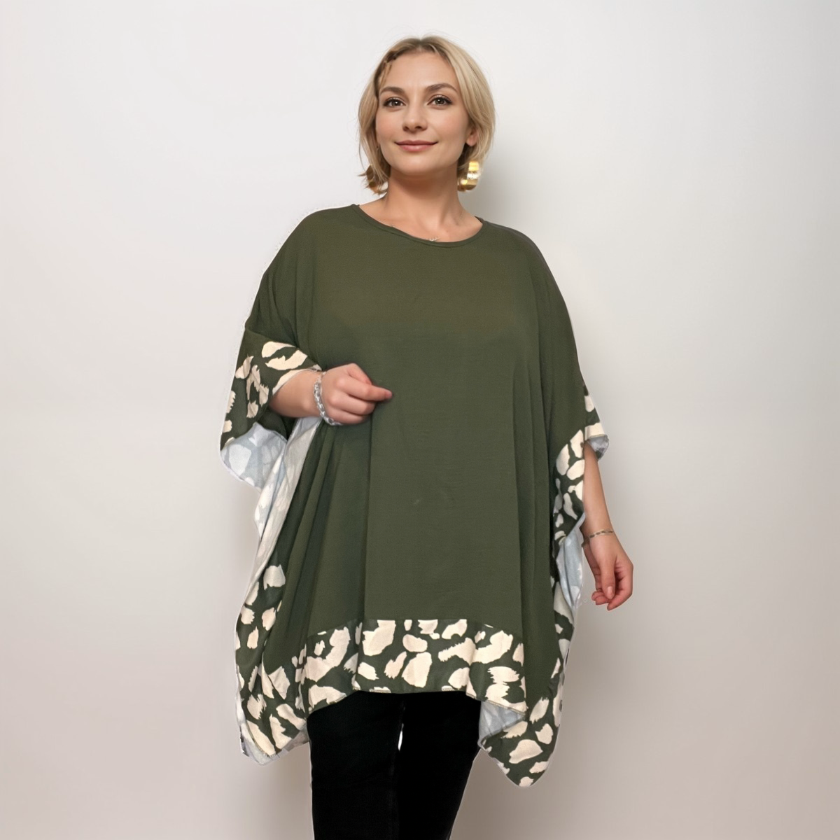 OVERSIZED BLOUSE WITH ANIMAL PRINT HANKY HEM