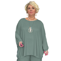 OVERSIZED LOOSE FITTING BATWING BLOUSE / TOP WITH NECKLACE