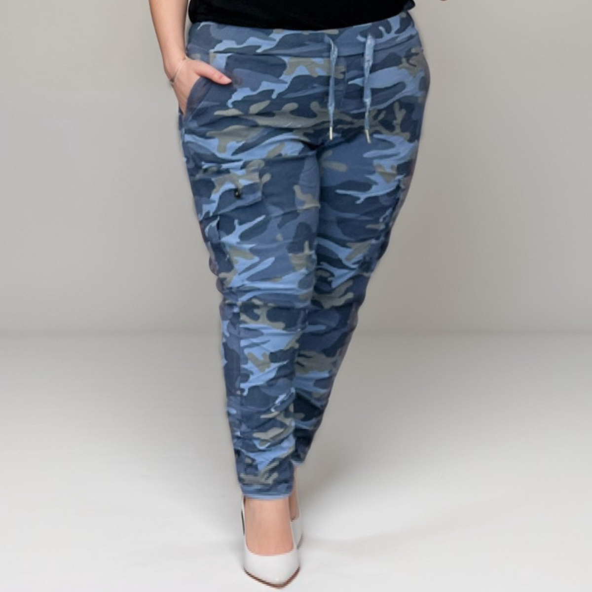 VERY STRETCHY CAMO PRINT TROUSERS / JEANS WITH SIDE POCKETS